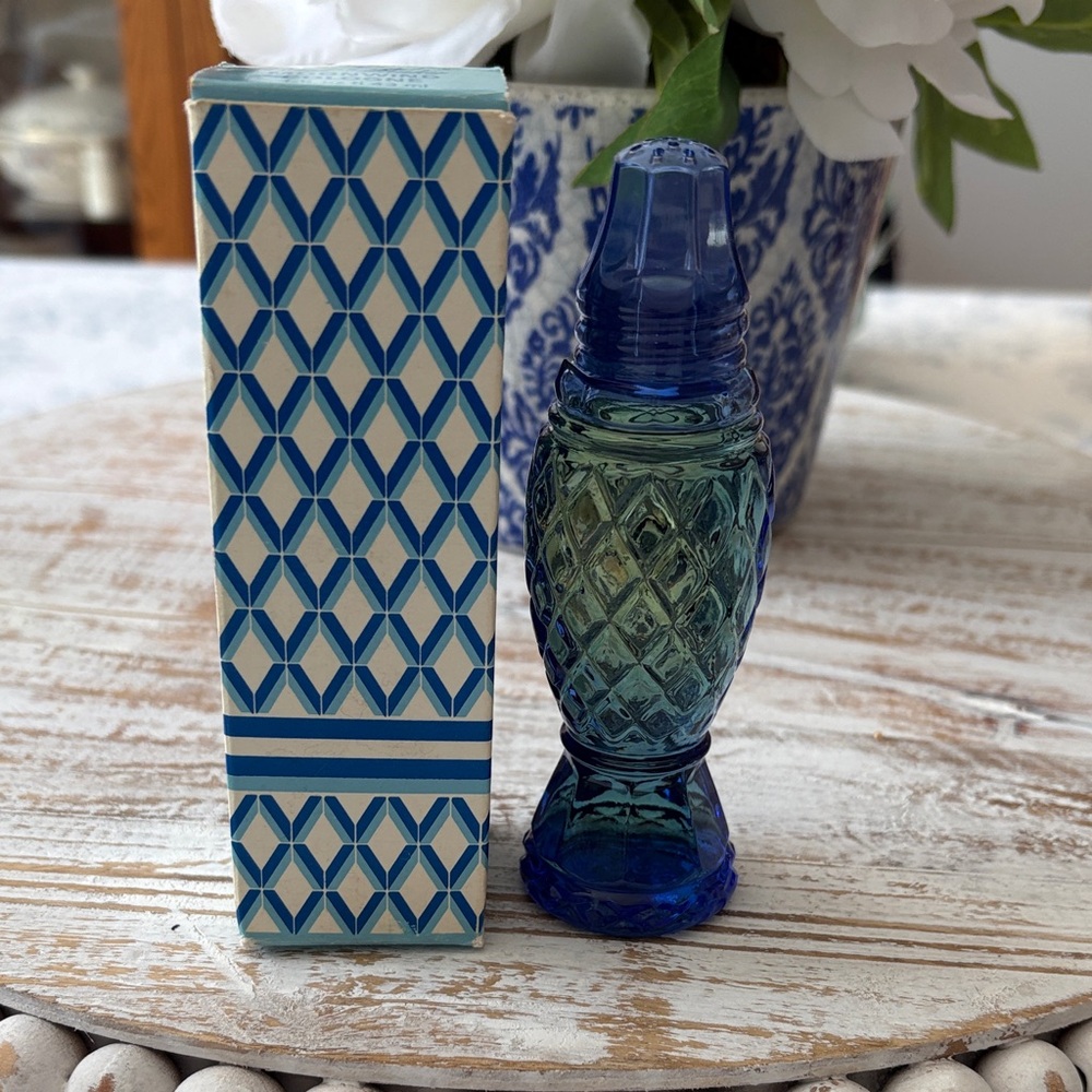Vintage Avon Crystalpoint Salt Shaker Moonwind collectible bottle